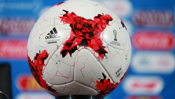 Официальный мяч Кубка конфедераций-2017 по футболу. Архивное фото