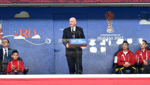 Президент ФИФА Джанни Инфантино выступает перед началом матча Кубка конфедераций-2017 по футболу между сборными России и Новой Зеландии.