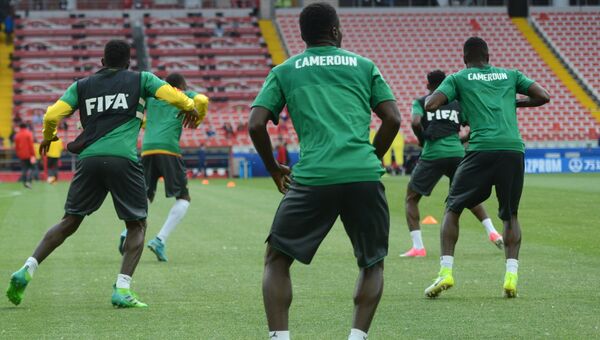 Игроки сборной Камеруна на тренировке перед матчем Кубка конфедераций-2017 по футболу против сборной Чили. 17 июня 2017