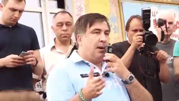 Саакашвили облили зеленкой в Кривом роге