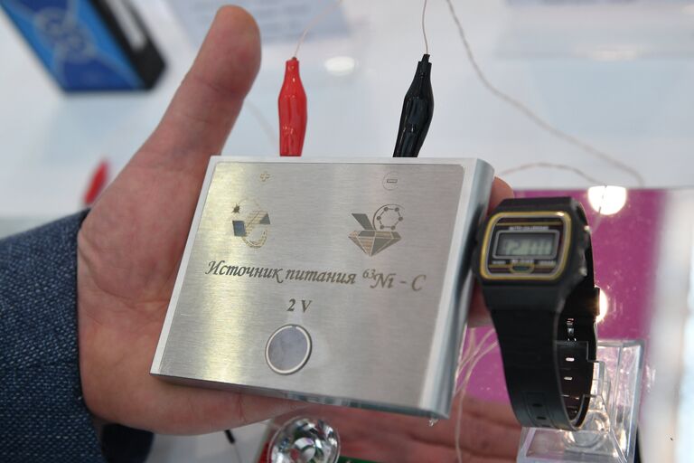 Российская атомная батарейка на 2 v, представленная на IX Международном форуме Атомэкспо в Москве Российская атомная батарейка на 2 v, представленная на IX Международном форуме Атомэкспо в Москве