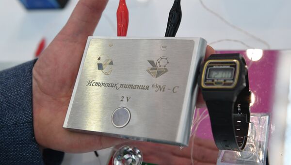 Российская атомная батарейка на 2 v, представленная на IX Международном форуме Атомэкспо в Москве