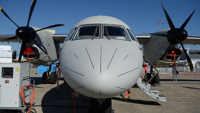 Турбовинтовой многоцелевой транспортный самолёт Ан-132 D на Международном авиасалоне Ле Бурже-2017 во Франции