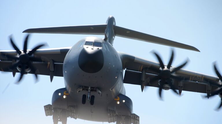 Военно-транспортный самолет Airbus A400M на Международном авиасалоне Ле Бурже - 2017 во Франции