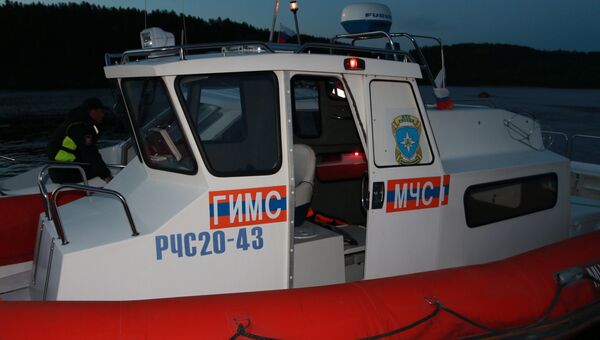 Работы по поиску и спасению людей на акватории Ладожского озера. 20 июня 2017