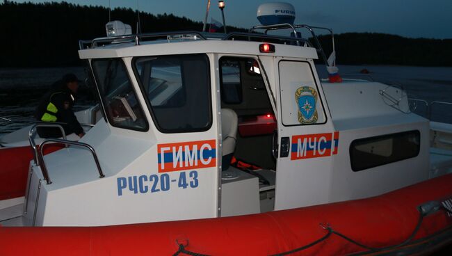 Работы по поиску и спасению людей на акватории Ладожского озера. 20 июня 2017