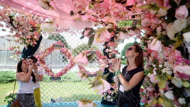 На открытии V Московского международного фестиваля садов и цветов Moscow Flower Show в парке Музеон в 2016г. Архивное фото