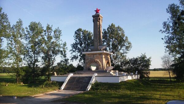 Памятник советским воинам в Миколине, Польша