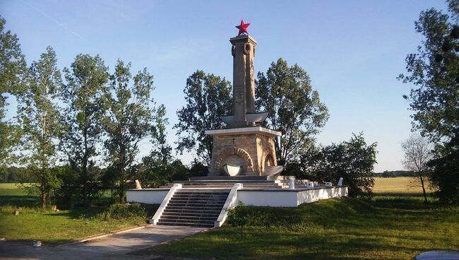 Памятник советским воинам в Миколине, Польша. Архивное фото