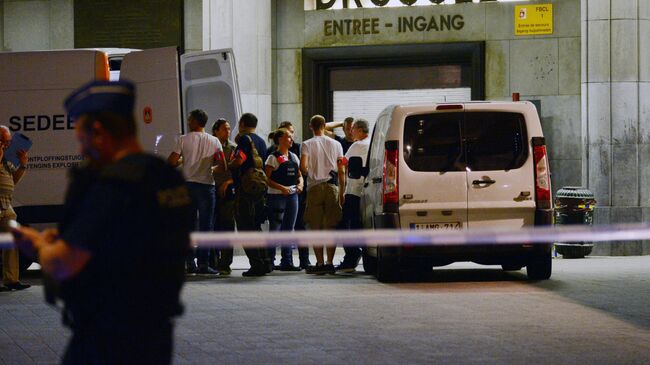 Криминалисты работают на месте теракта на центральном вокзале Брюсселя