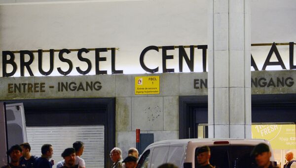 Криминалисты и полиция на месте теракта на центральном вокзале Брюсселя