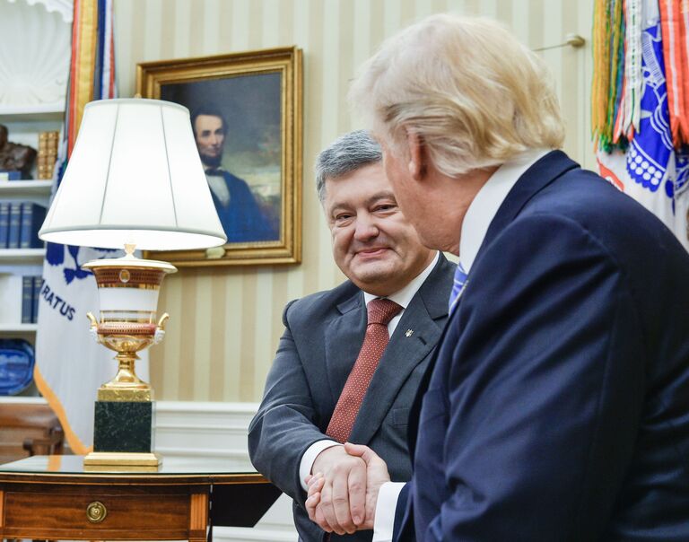 Президент Украины Петр Порошенко и президент США Дональд Трамп во время встречи. 20 июня 2017 Президент Украины Петр Порошенко и президент США Дональд Трамп во время встречи. 20 июня 2017