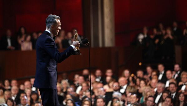 Британский актер Дэниэл Дэй-Льюис во время вручения премии Оскар за лучшую мужскую роль в фильме Линкольн. Архивное фото