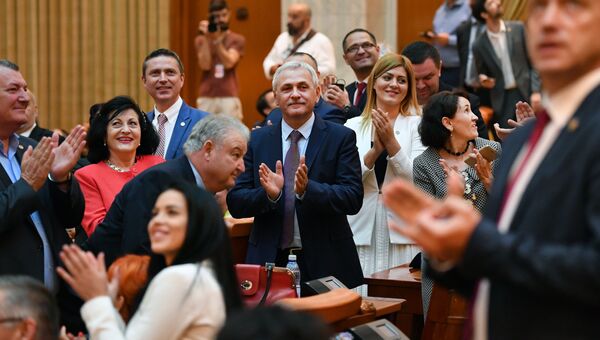 Голосование о вотуме недоверия правительству премьер-министра Сорина Гриндяну в парламенте Румынии. 21 июня 2017
