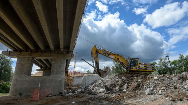 Дорожные работы на одном из участков пятого пускового комплекса ЦКАД в Московской области