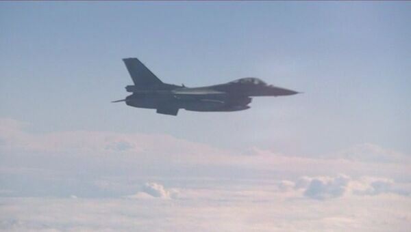 Истребитель НАТО F-16 пытался приблизиться к самолету министра обороны РФ