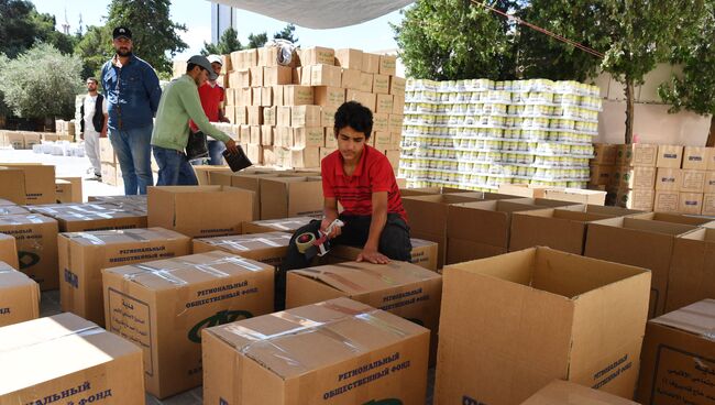 Подготовка и распределение гуманитарной помощи от фонда Ахмата Кадырова для семей погибших военнослужащих сирийской армии в Дамаске