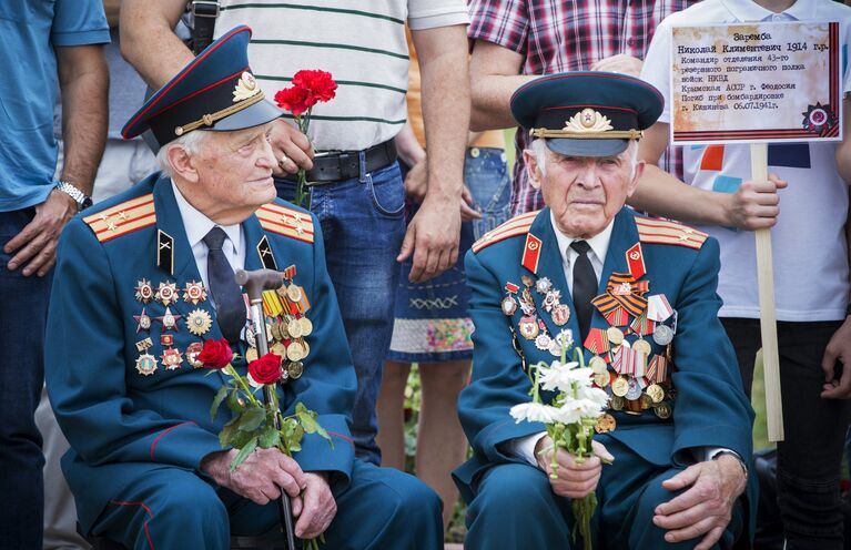 Во время торжественной церемонии перезахоронения останков 62 красноармейцев на мемориале воинской славы Вечность в Кишиневе