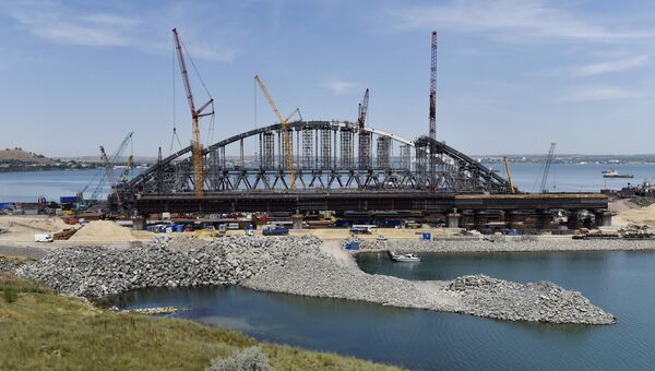 Завершена сборка железнодорожной арки Крымского моста