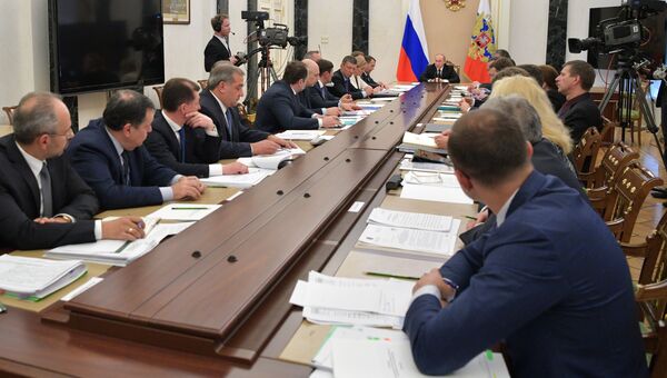 Президент РФ Владимир Путин провел совещание с членами правительства РФ. 22 июня 2017