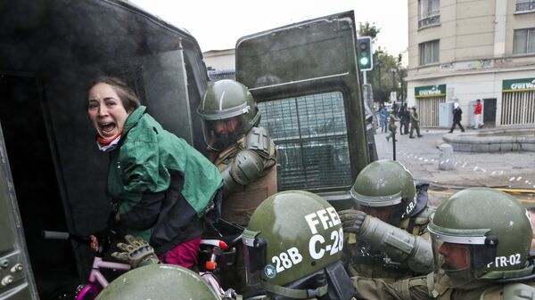 Задержание участников митинга в Чили