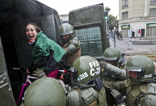 Задержание участников митинга Сантьяго, Чили