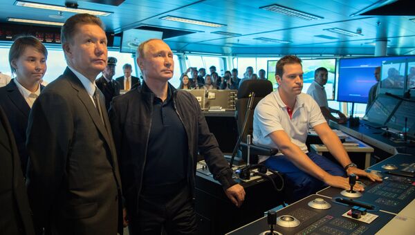 Владимир Путин и председатель правления ПАО Газпром Алексей Миллер. 23 июня 2017