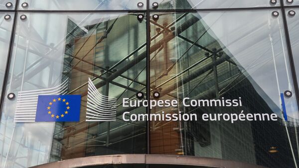 Логотип Евросоюза на здании штаб-квартиры Европейской комиссии в Брюсселе. Архивное фото.