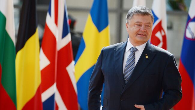 Президент Украины Петр Порошенко во время встречи с председателем Европейского совета Дональдом Туском в Брюсселе. 22 июня 2017. Архивное фото