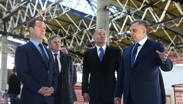 Председатель правительства РФ Дмитрий Медведев во время осмотра терминала международного аэропорта Шереметьево. 23 июня 2017