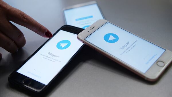 Мессенджер Telegram на экране телефона. Архивное офто