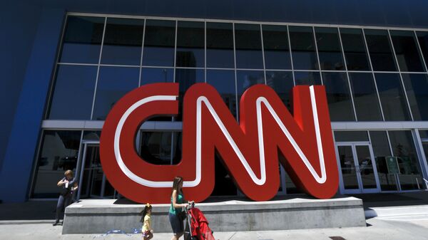 CNN отстранил от работы журналиста после информации о помощи своему брату 