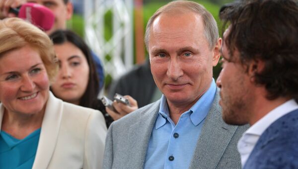Президент РФ Владимир Путин во время посещения международного детского центра Артек в Крыму. 24 июня 2017
