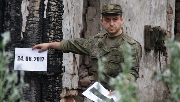 Последствия обстрела поселка Донецкий в ЛНР. архивное фото