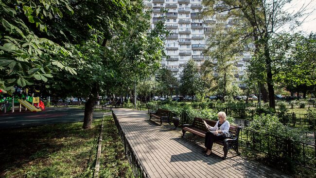 Во дворе жилого дома в Москве. Архивное фото