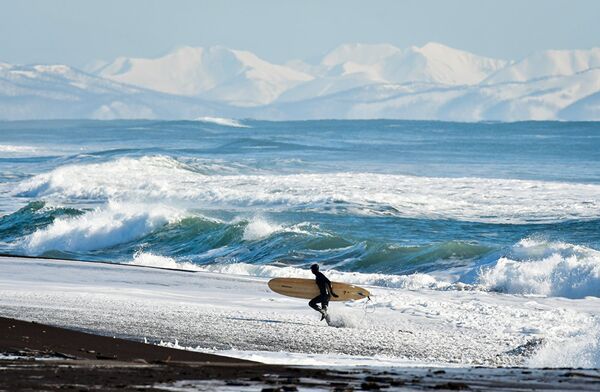 Зимний серфинг на Тихоокеанском побережье России. Работа фотографа Юрия Смитюка