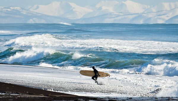 Зимний серфинг на Тихоокеанском побережье России. Работа фотографа Юрия Смитюка из России