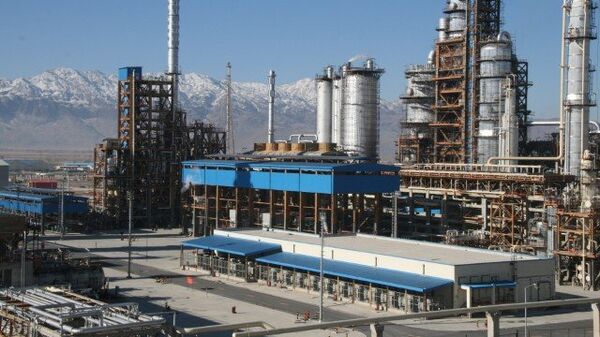 Нефтеперерабатывающий завод в иранском городе Исфахан