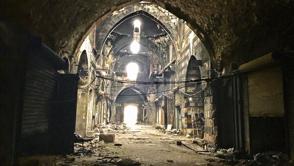 Крытый рынок в центре Старого города Алеппо. Сук Аль-Мадина – крупнейший рынок мира, в составе всего Старого города Алеппо, был включён в Список всемирного наследия ЮНЕСКО в 1986 году. Сирия, 15.02.2016