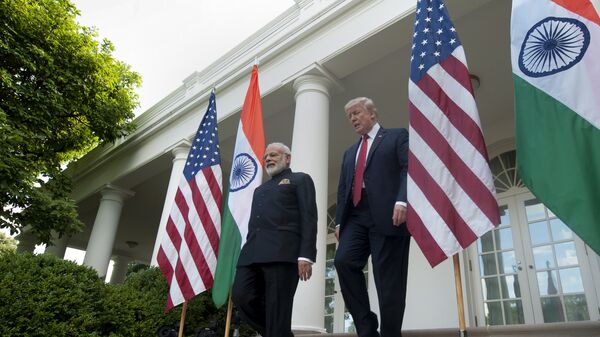 Президент США Дональд Трамп и премьер-министр Индии Нарендра Моди отправляются на пресс-конференцию в Белом доме в Вашингтоне. 26 июня 2017