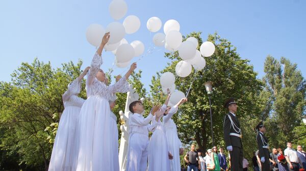 Открытие памятника погибшим детям Донбасса в Луганске