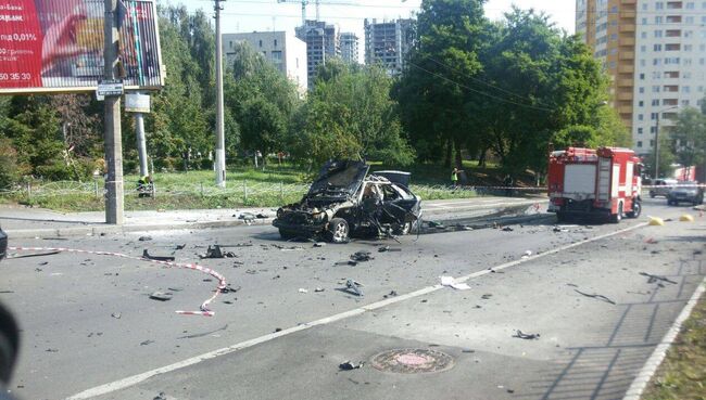 Автомобиль Mercedes в Соломенском районе Киева после взрыра. 27 июня 2017