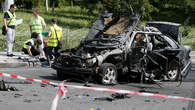 Автомобиль Mercedes в Соломенском районе Киева после взрыра. 27 июня 2017