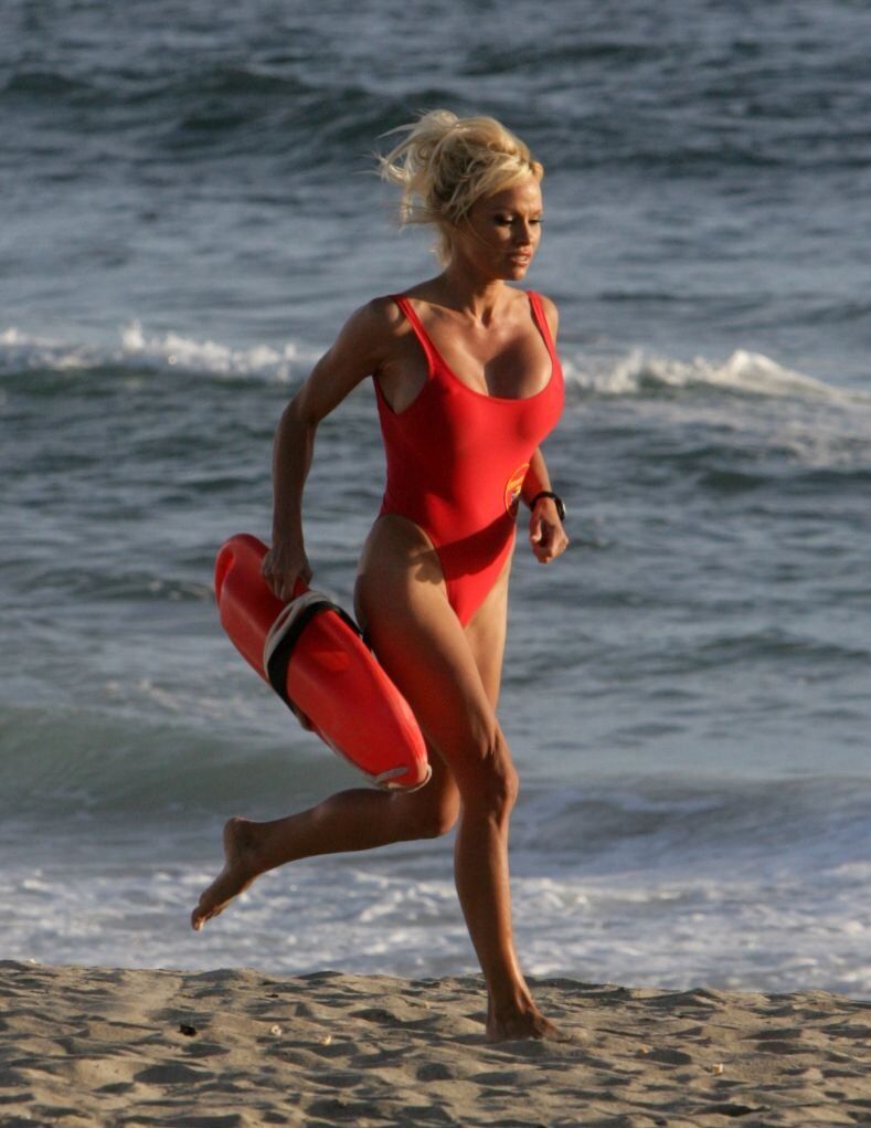 Кадр из фильма Спасатели Малибу Кадр из фильма Спасатели Малибу - РИА Новости, 1920, 06.11.2025