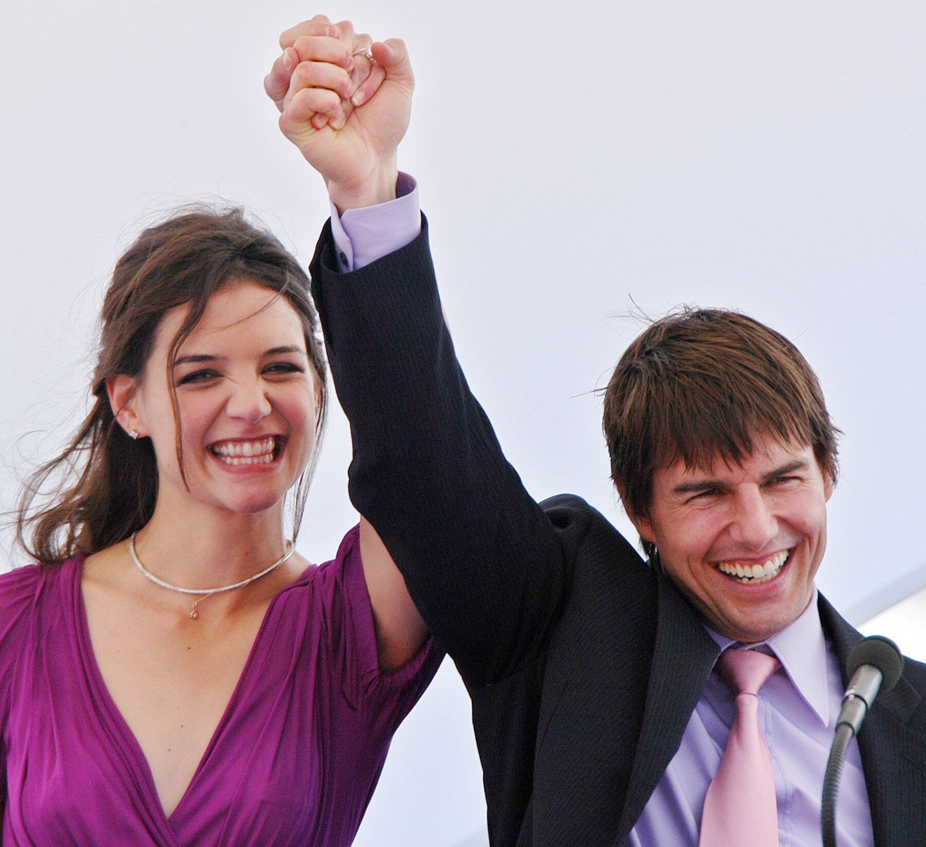 Американский актер Том Круз со своей невестой Кэти Холмс в Старом порту Марселя Американский актер Том Круз со своей невестой Кэти Холмс в Старом порту Марселя - РИА Новости, 1920, 14.09.2025