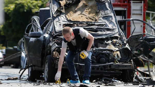 Автомобиль Mercedes в Соломенском районе Киева после взрыра. 27 июня 2017