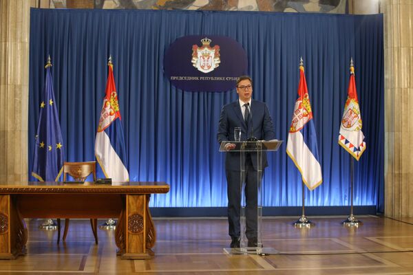 Президент Сербии Александр Вучич объявляет о назначении Аны Брнабич на пост премьер-министра страны. 15 июня 2017 Президент Сербии Александр Вучич объявляет о назначении Аны Брнабич на пост премьер-министра страны. 15 июня 2017