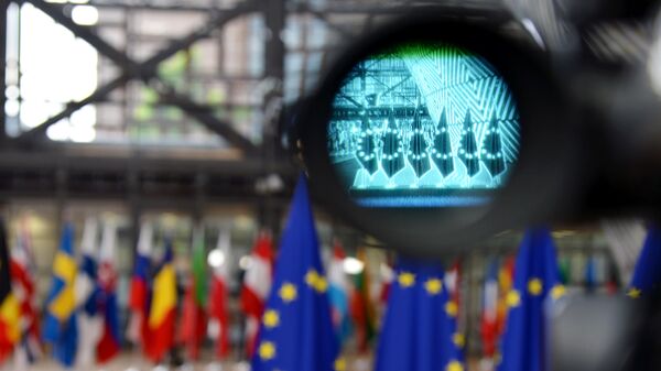 Флаги правительств стран-участниц Европейского союза в Брюсселе. Архивное фото