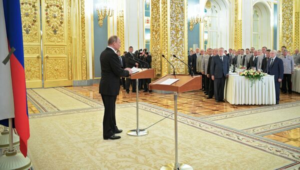 Президент РФ Владимир Путин выступает на встрече с выпускниками высших военных учебных заведений. 28 июня 2017