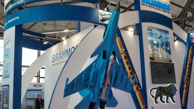 Стенд совместного российско-индийского предприятия БраМос